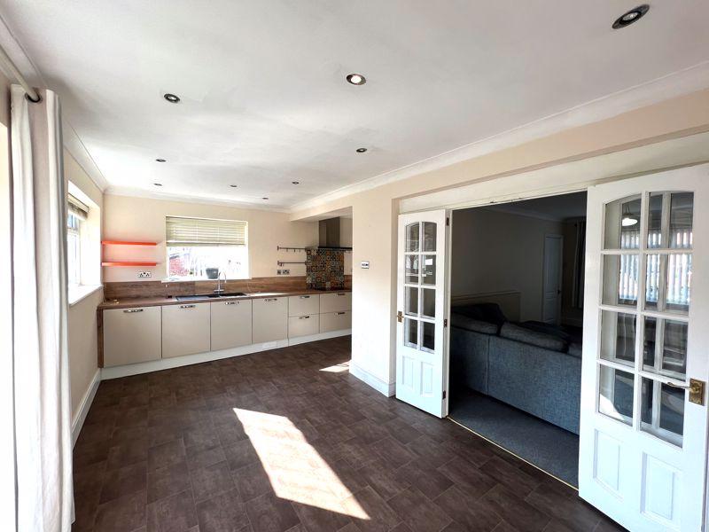 Overlinks Drive, Salford 3 bed semidetached house £1,050 pcm (£242 pw)