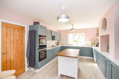14 Beechfield, Newton Toney, Salisbury, SP4 0HH