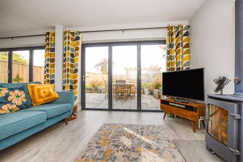 14 Beechfield, Newton Toney, Salisbury, SP4 0HH