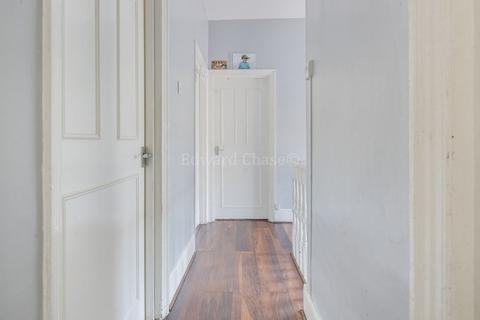 2 bedroom flat to rent, De Vere Gardens, The Drive, Ilford