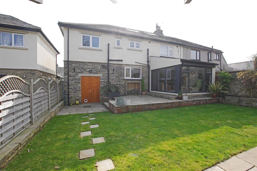 Knowle Top Drive, Lightcliffe 4 bed semidetached house £500,000