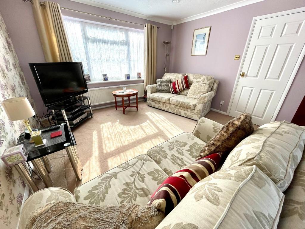 Banbury Close, West Hunsbury... 3 bed detached house £325,000