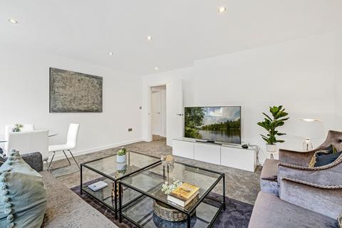2 bedroom apartment to rent, HA4 StMartins 01