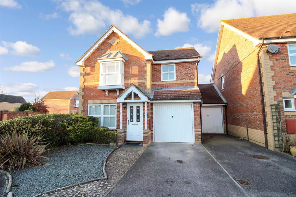 Priestfields, Titchfield Common 3 bed link detached house £1,400 pcm