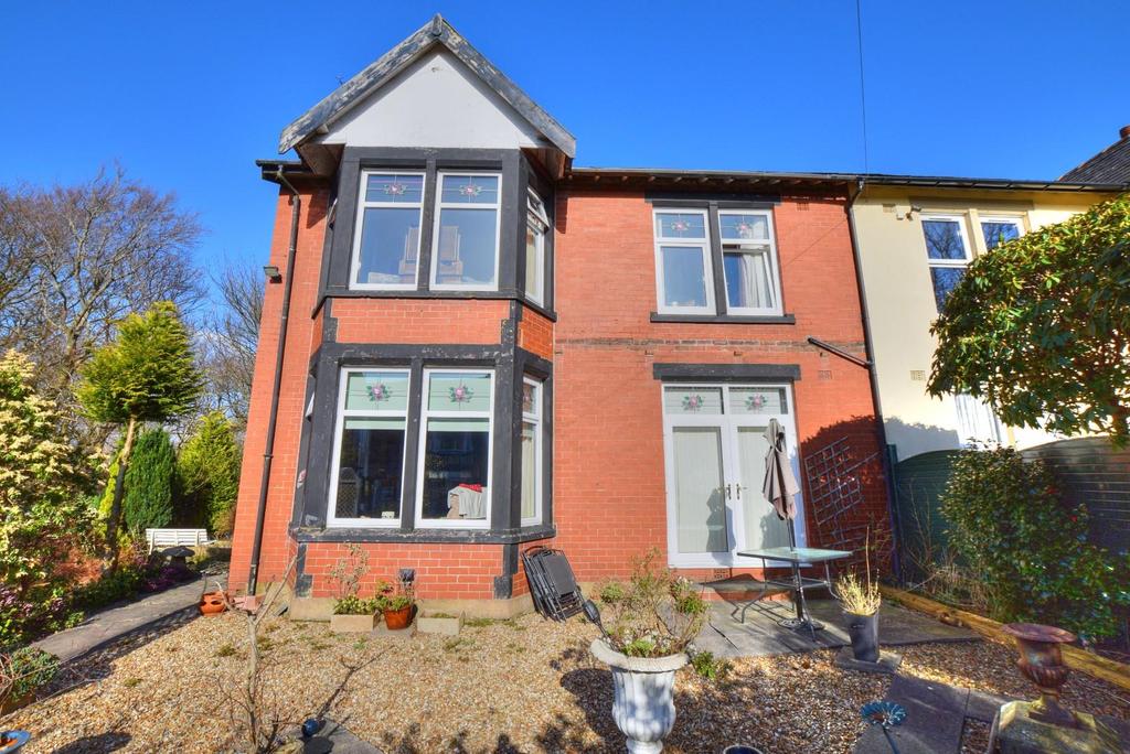Roseland Avenue, Brierfield 4 bed semidetached house £250,000