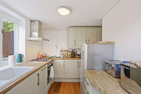 6c Mosslea Road, London, SE20 7BW