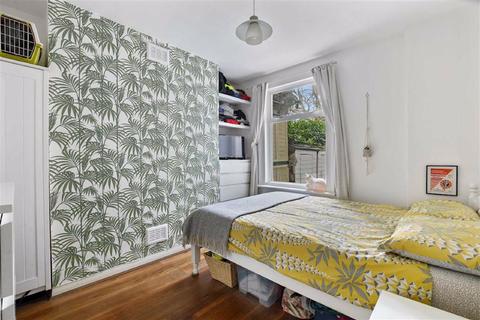 6c Mosslea Road, London, SE20 7BW