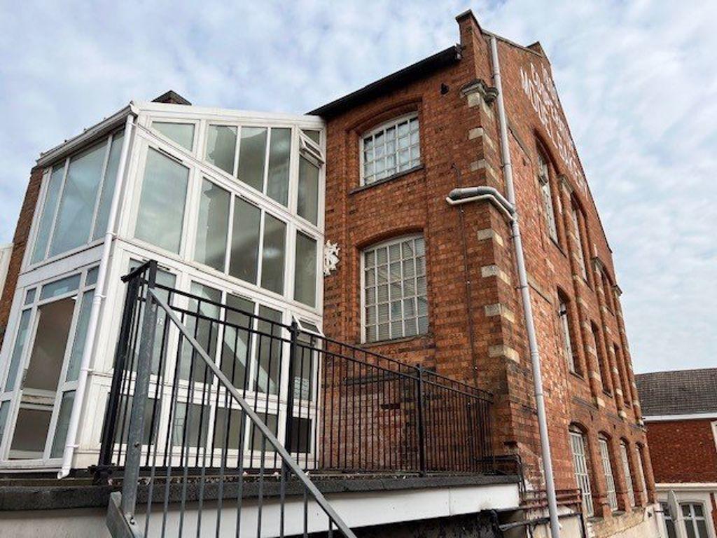 Kings Walk Kettering 3 bed apartment £925 pcm (£213 pw)