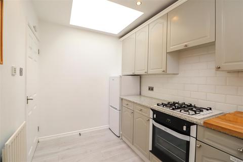 27 Bartholomew Way, Horsham, RH12 5JL