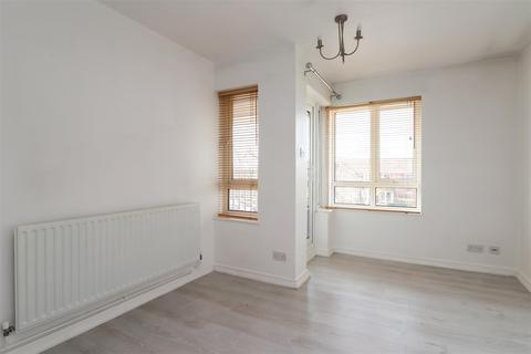 27 Bartholomew Way, Horsham, RH12 5JL