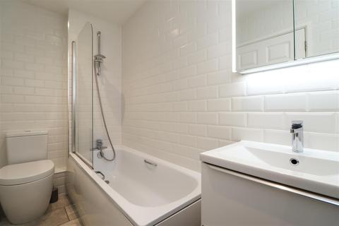 27 Bartholomew Way, Horsham, RH12 5JL