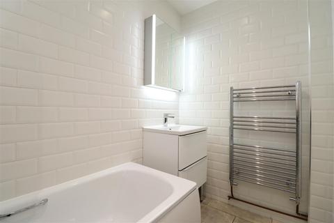 27 Bartholomew Way, Horsham, RH12 5JL