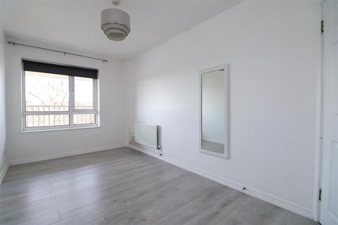 27 Bartholomew Way, Horsham, RH12 5JL