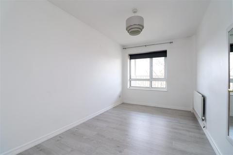 27 Bartholomew Way, Horsham, RH12 5JL