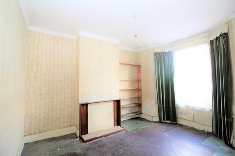 120 Bramley Close, London, E17 6EG