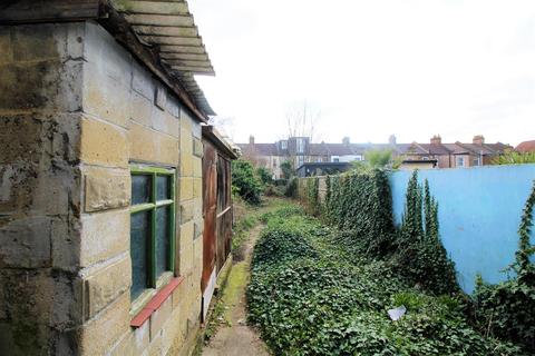 120 Bramley Close, London, E17 6EG