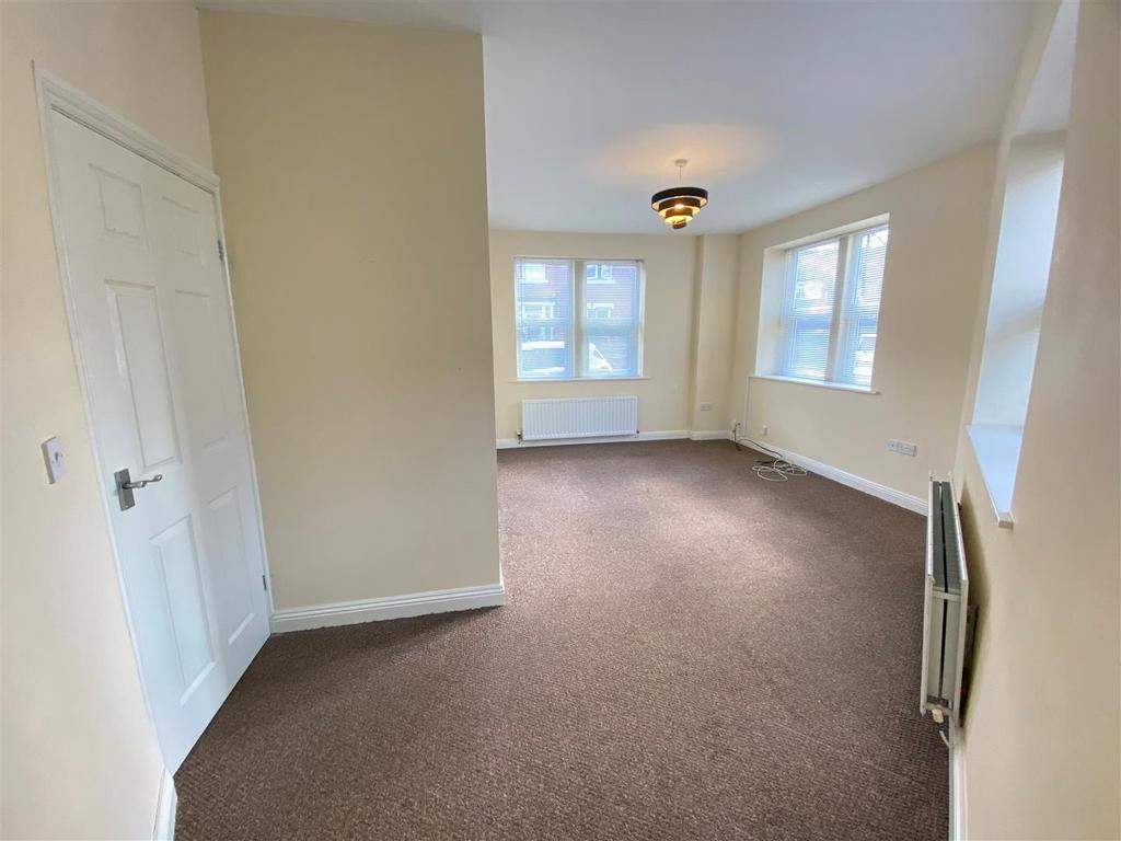 L-Shape Living/Dining Room