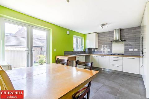 12 Borders Crescent, Loughton, IG10 3FP