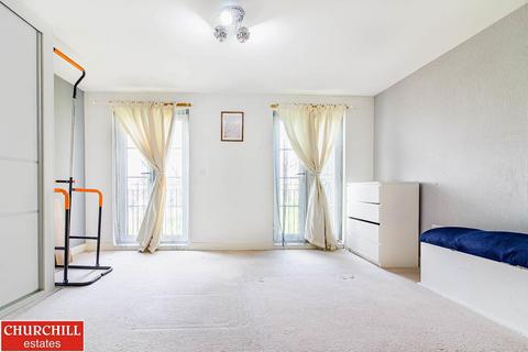 12 Borders Crescent, Loughton, IG10 3FP