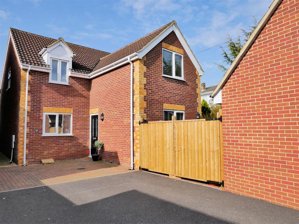 Oxford Road, Calne 4 bed detached house £391,995