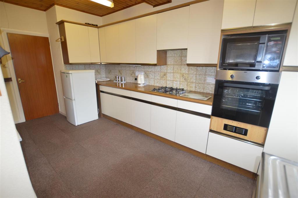 Kitchen2.JPG