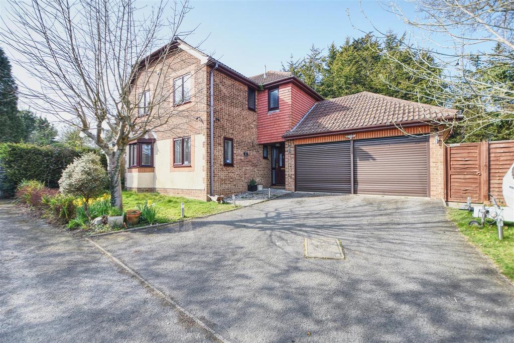 Fairfield Chase, BexhillOnSea 4 bed detached house for sale £489,950