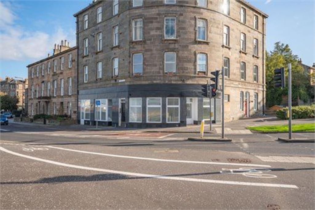 TRINITY CRESCENT, EDINBURGH, EH5 3ED 1 bed flat £975 pcm (£225 pw)