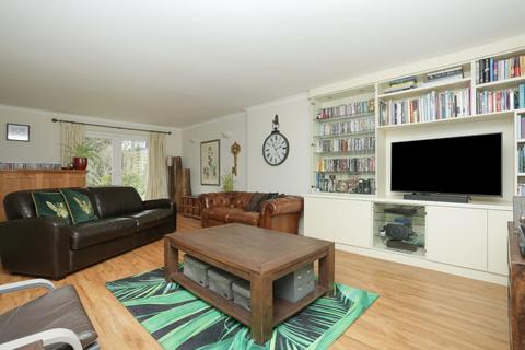 2 Gothic Close, Walmer, Deal, CT14 7TS