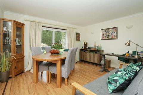 2 Gothic Close, Walmer, Deal, CT14 7TS