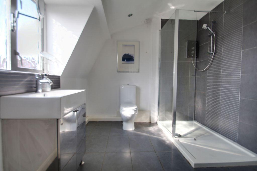 Ensuite to Bed 1