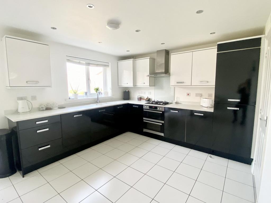 Abraham Drive, St. Telford, TF2 4 bed detached house £310,000