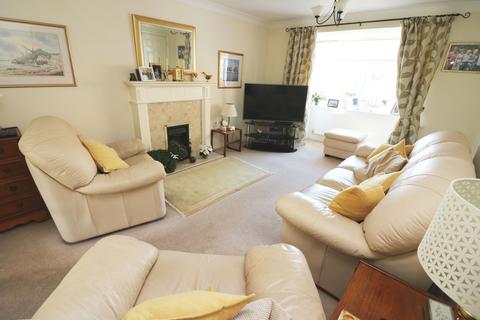 33 Boshers Gardens, Egham, TW20 9NZ