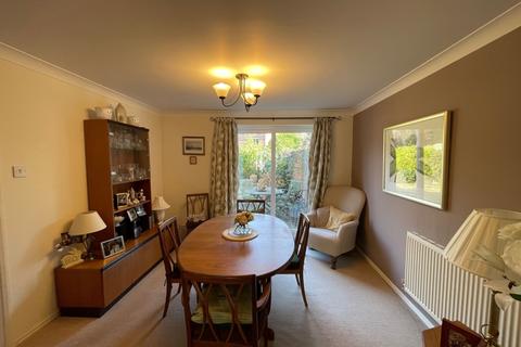 33 Boshers Gardens, Egham, TW20 9NZ