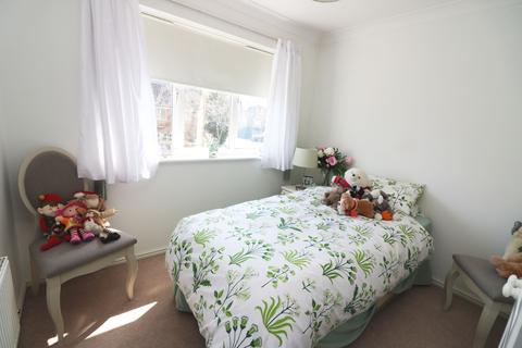 33 Boshers Gardens, Egham, TW20 9NZ
