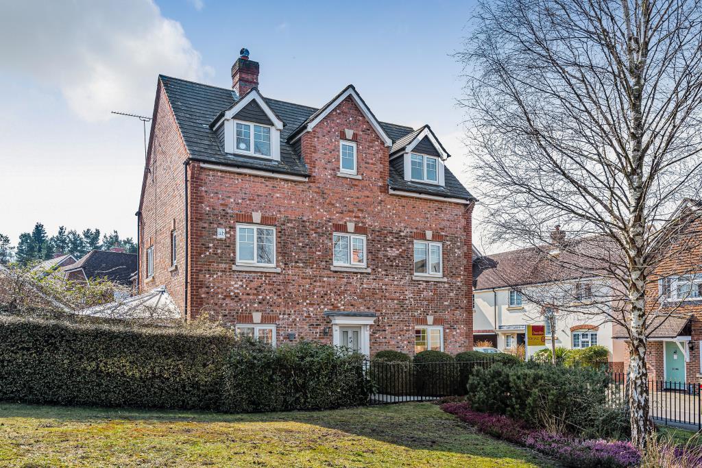 Fleet, Hampshire, GU51 5 bed detached house £750,000
