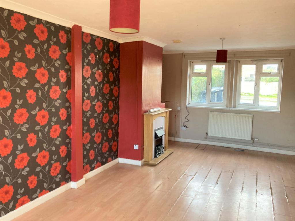 51 Cotswold Crescent, Chipping... 3 bed semidetached house £100,000