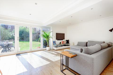 6 Soprano Way, Esher, KT10 0DG
