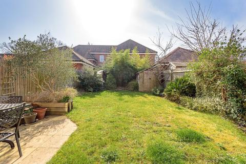 6 Soprano Way, Esher, KT10 0DG