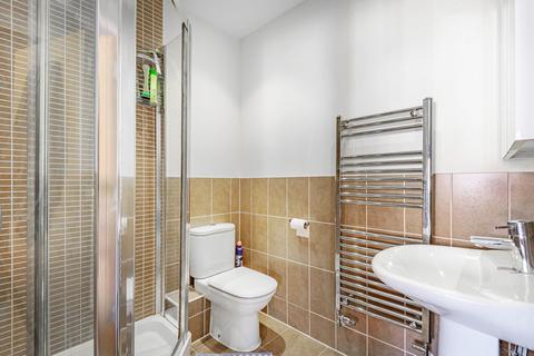 6 Soprano Way, Esher, KT10 0DG