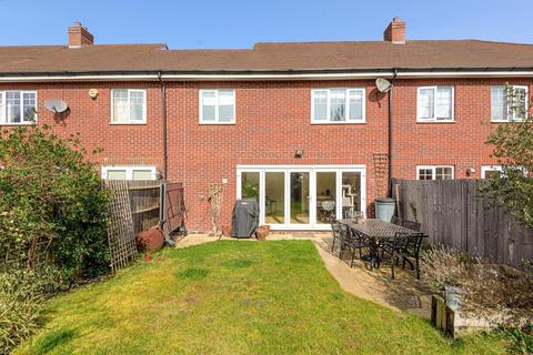 6 Soprano Way, Esher, KT10 0DG