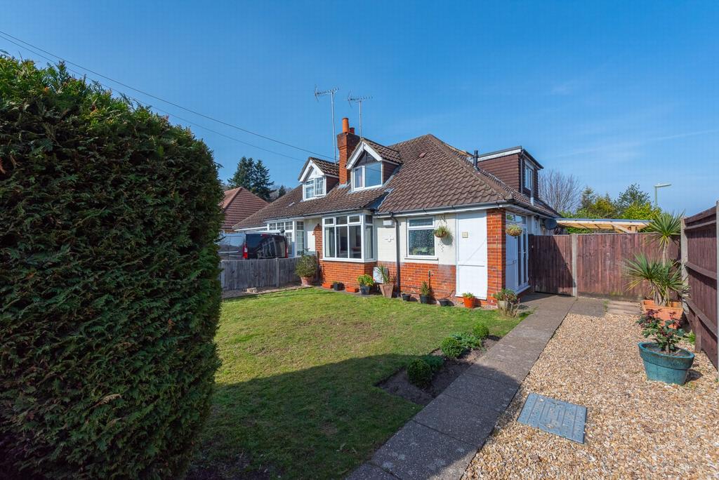 Sycamore Road, Farnborough, GU14 3 bed semidetached house for sale £