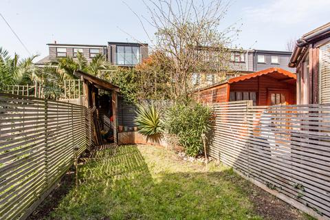 74 Buxton Street, London, E1 5AT