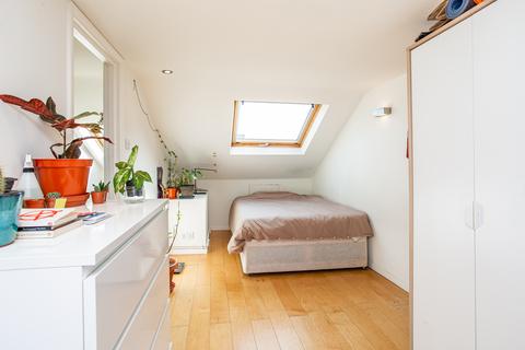 74 Buxton Street, London, E1 5AT