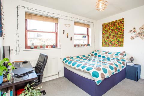 74 Buxton Street, London, E1 5AT