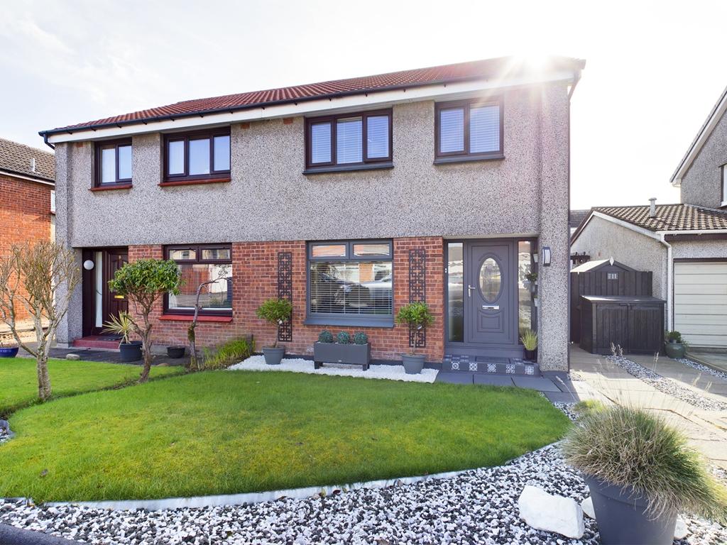 Fraser Avenue, PA7 3 bed semidetached house £235,000