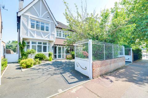 4 bedroom detached house for sale, Victoria Avenue, Southend-on-sea, SS2