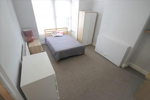 125 Cross Flatts Grove, Beeston, Leeds, LS11 7BN