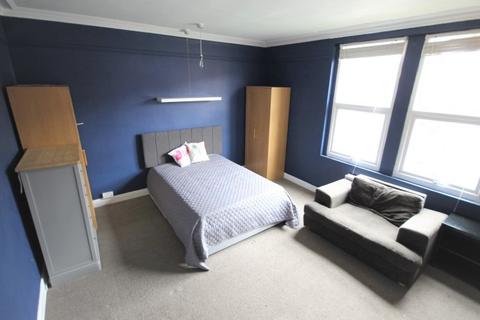 125 Cross Flatts Grove, Beeston, Leeds, LS11 7BN