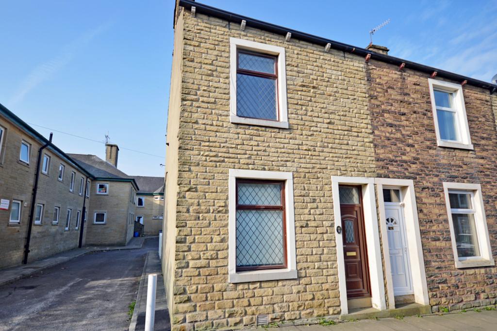 32 Lower North Avenue, Barnoldswick, 3 bed end of terrace house £139,950