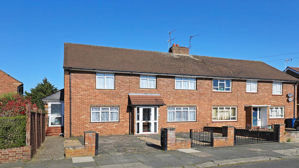 Millet Road, Greenford, UB6 2 bed flat £350,000
